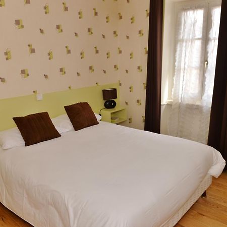 Logis Hotel De La Poste Mornant Екстериор снимка